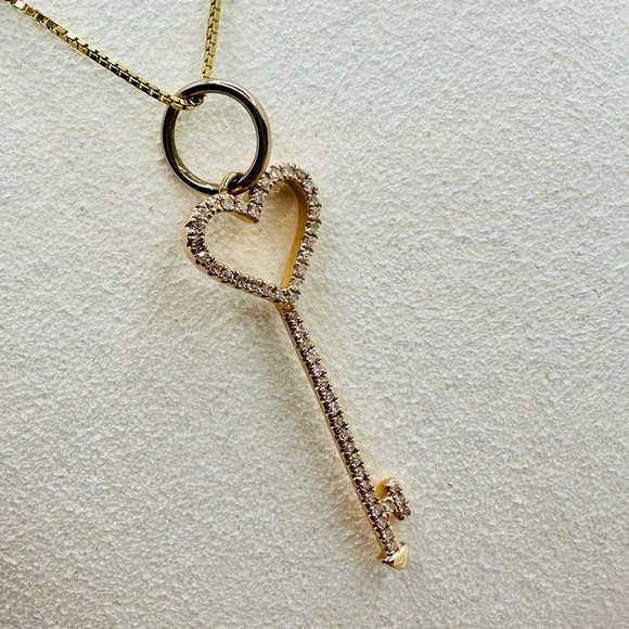 NEW! 14k Rose Gold Diamond Key Pendant - Picture 4 of 13